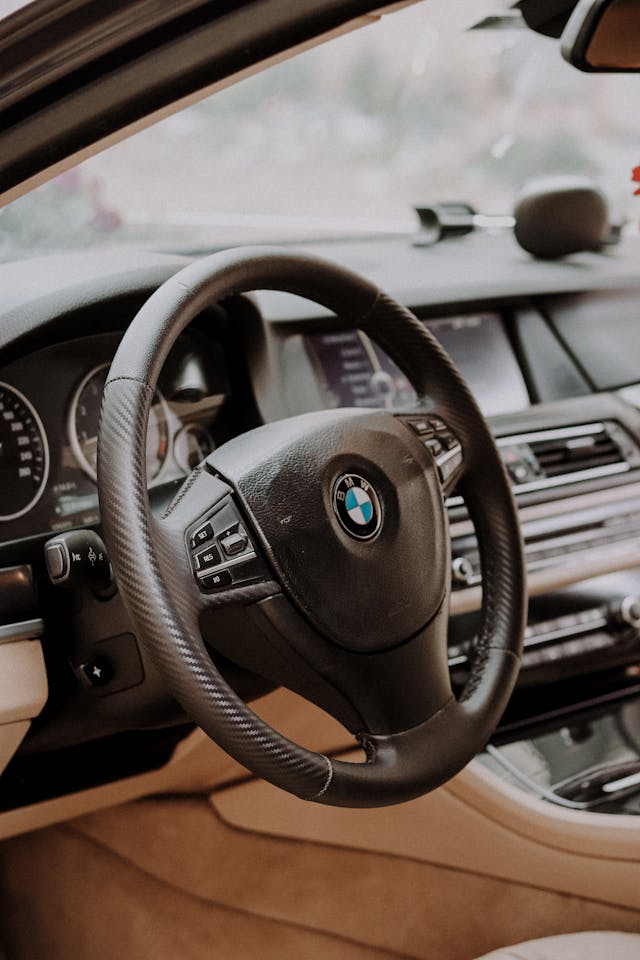 Minder dikke BMW jonge